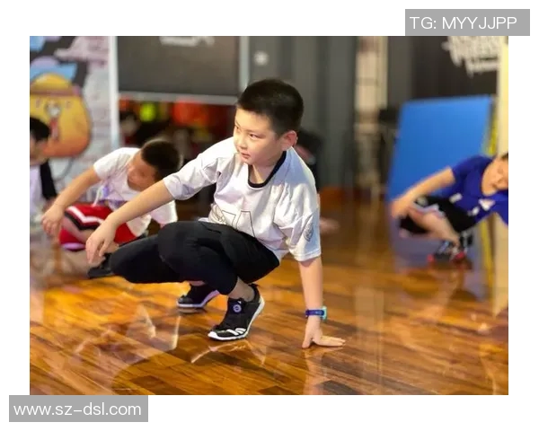 街舞热潮中的团结力量:深入探讨杭州街舞队的协作精神与创意表现 街舞热潮中的团结力量:深入探讨杭州街舞队的协作精神与创意表现