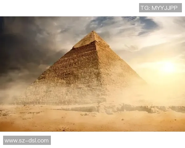 金字塔与高纳的对决:探讨两者在建筑美学与文化象征中的异同与影响