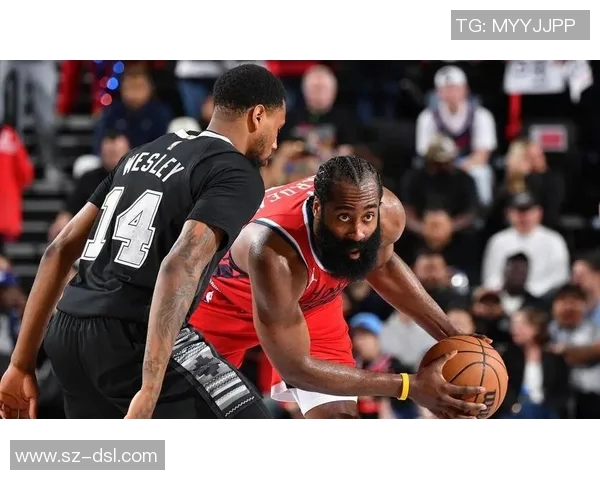 快船与勇士激战正酣文字直播全程回顾精彩瞬间与球员表现分析 快船与勇士激战正酣文字直播全程回顾精彩瞬间与球员表现分析